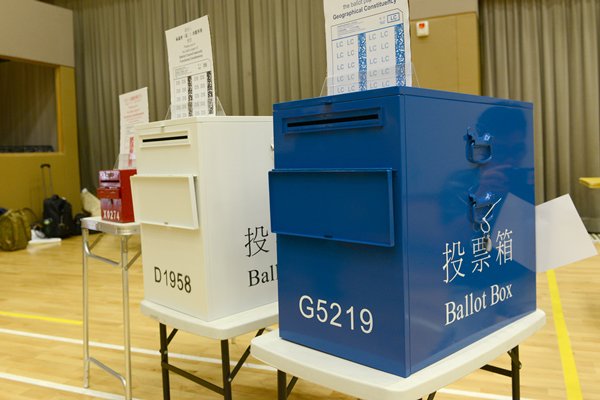 【立法會選舉2020】據政府內部文件顯示，2020年立法會換屆選舉暫定於9月6日舉行，處方正邀請在職公務員擔任選舉的投票及點票工作。至於今屆立法會選舉新登記選民的截止日期為5月2日，未成年市民只要在7月25日或之前年滿18歲，又是香港永久性居民，亦可登記。