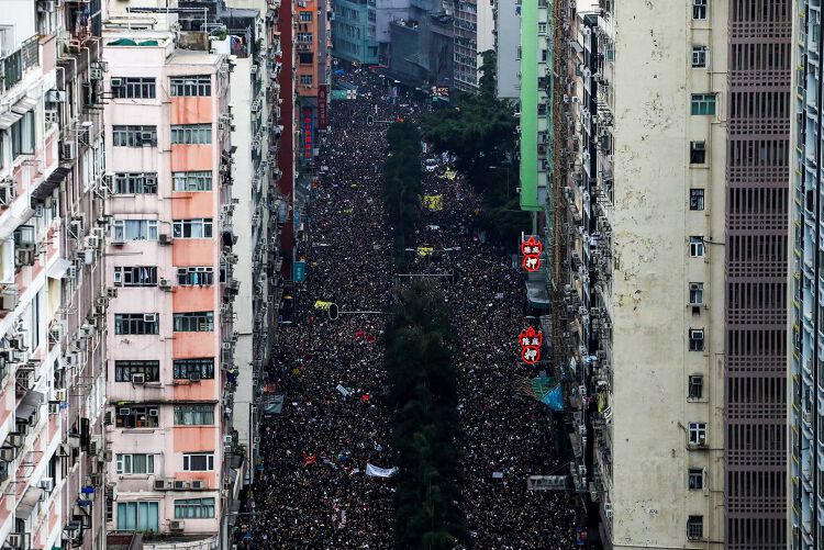 去年六月，香港爆發了回歸以來的最大型示威，要求撒回逃犯修訂條例草案。