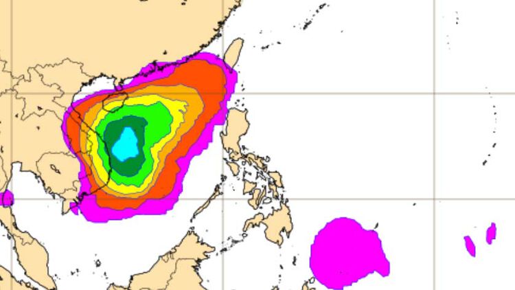 根據ECMWF的集成預報，南海的低壓系統會將成為熱帶氣旋，較大機會向東北方向移動，大致移向台灣一帶。